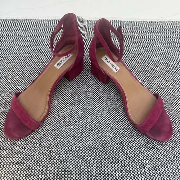 Steve Madden Irenee sz 9 faux suede low stacked sandals in deep pink, fuchsia - Picture 3 of 8